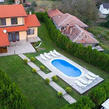Guest House Beniart Vetrintsi Esterno foto