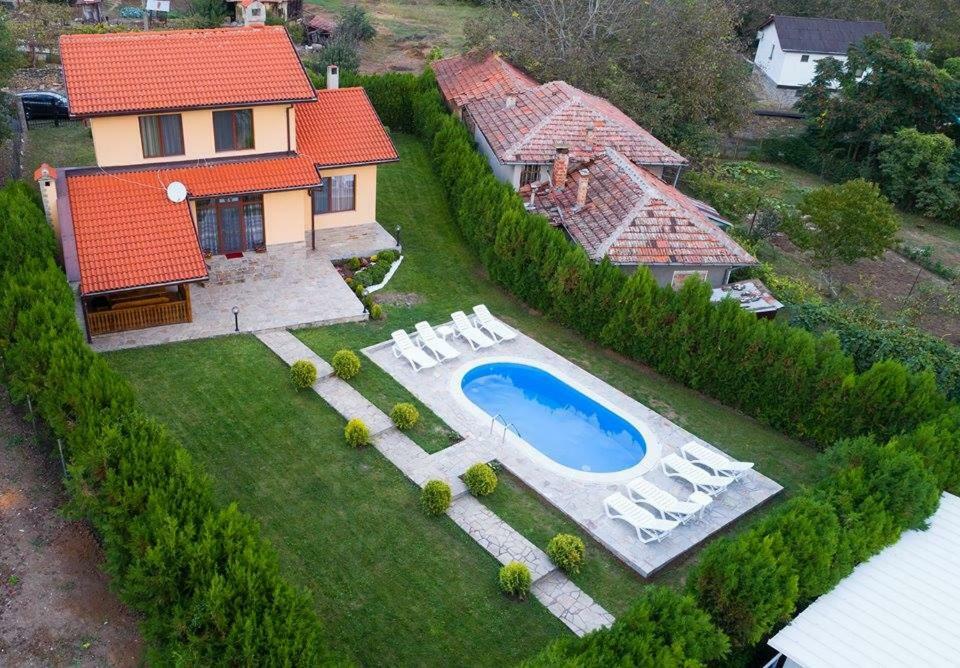 Guest House Beniart Vetrintsi Esterno foto