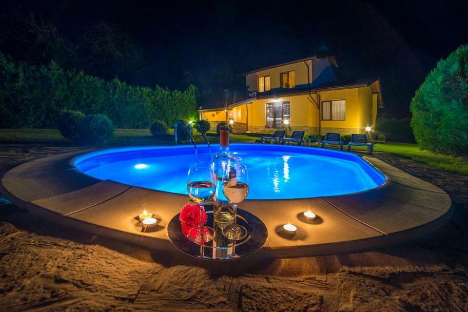 Guest House Beniart Vetrintsi Esterno foto