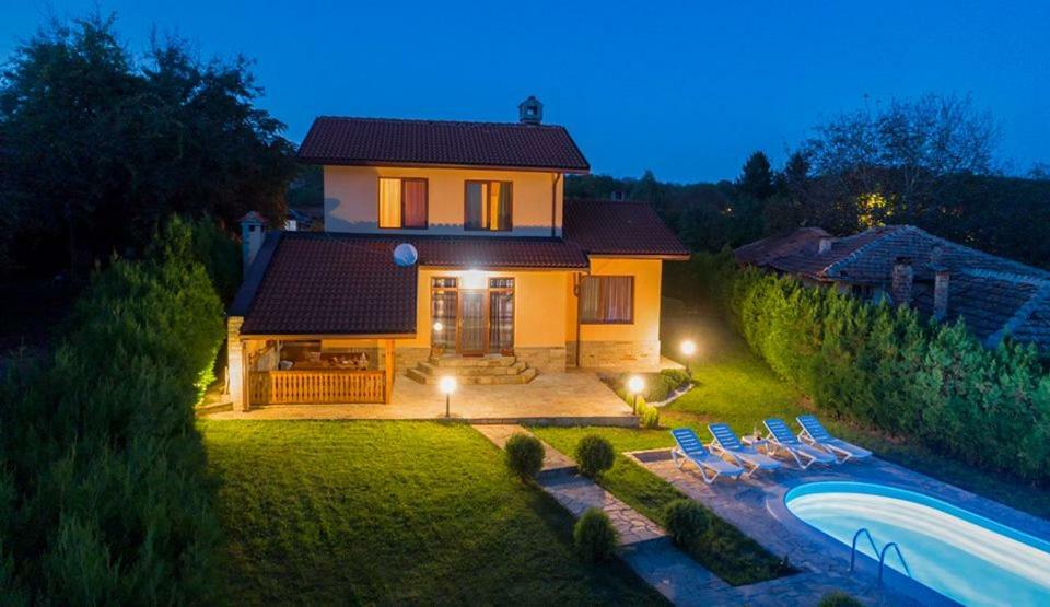 Guest House Beniart Vetrintsi Esterno foto
