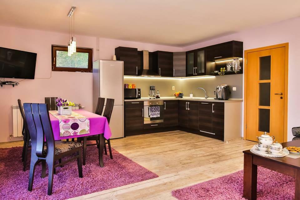 Guest House Beniart Vetrintsi Esterno foto